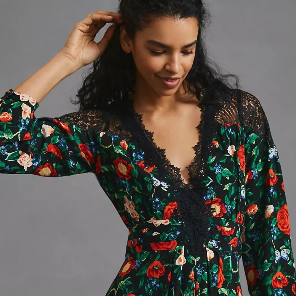 NWT Anthropologie Lacy V-Neck Mini Dress in Black Floral Motif Women’s Size 6 - Picture 4 of 7